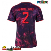 Camisa de Futebol Bayern Munich Dayot Upamecano #2 Equipamento Alternativo Mulheres 2026-27 Manga Curta